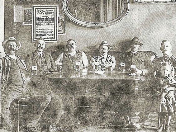 Stammtisch in der Gaststätte von August Wolgast im Jahr 1912