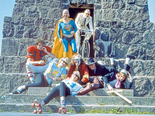 Kostümiert als Comic-Helden traten Zing 1984 auf.Foto: Zing